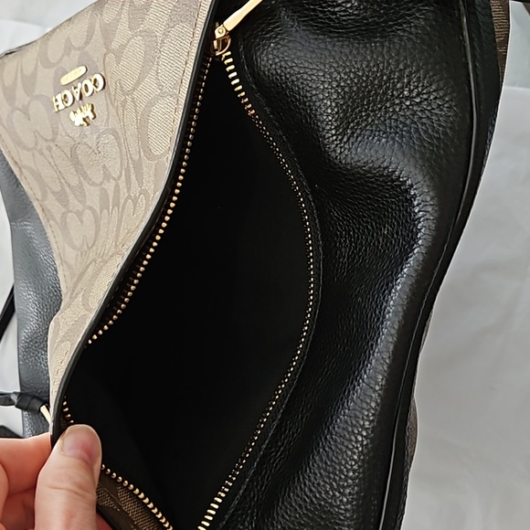 Coach Large Signature/ Black Shoulder Bag NWOT - Picture 14 of 16